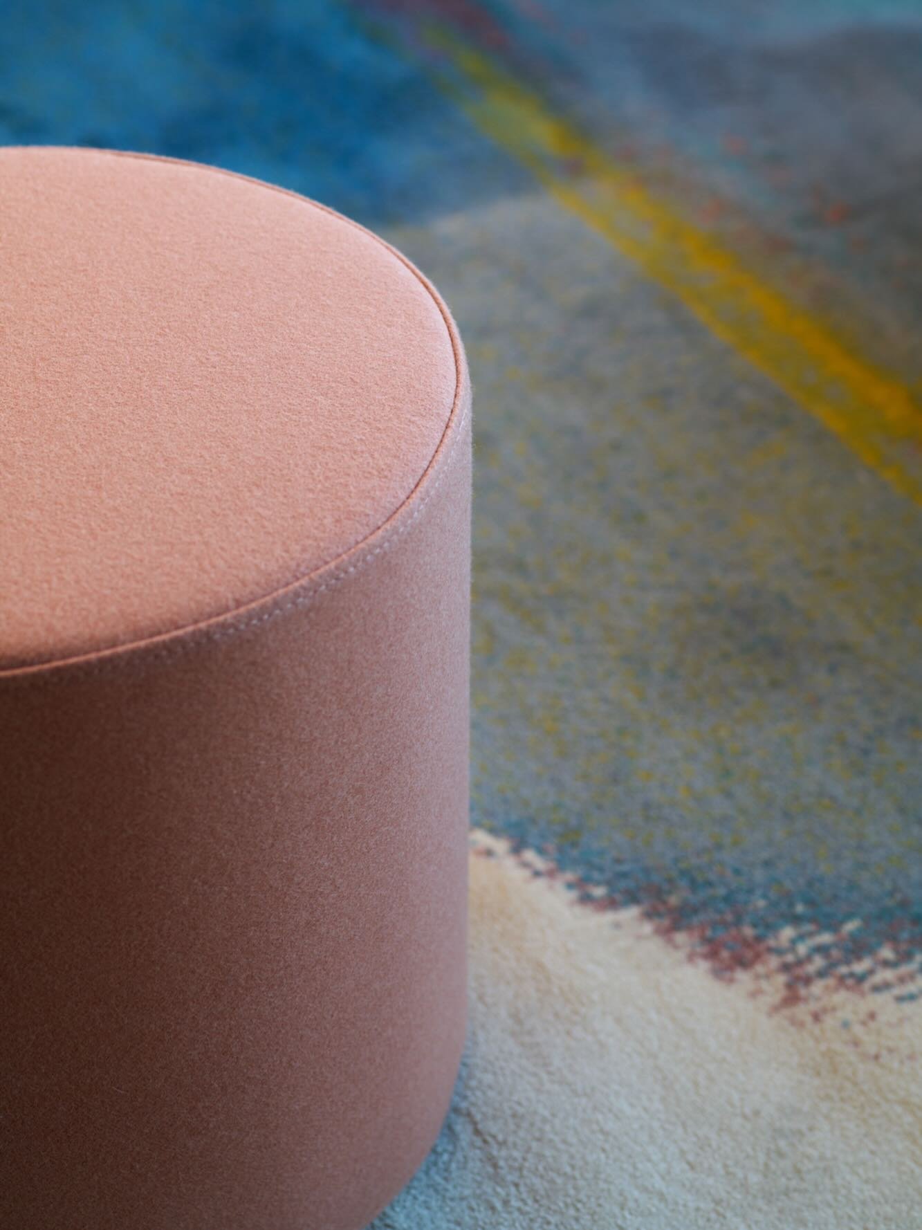 With all the &ldquo;masculine&rdquo; materials at Isaac Operations, the client wanted some fun splashes of colour for balance. We love using rugs and upholstered ottomans to add personality in a flexible breakout group.
📷 by @stephanibuchmanphoto