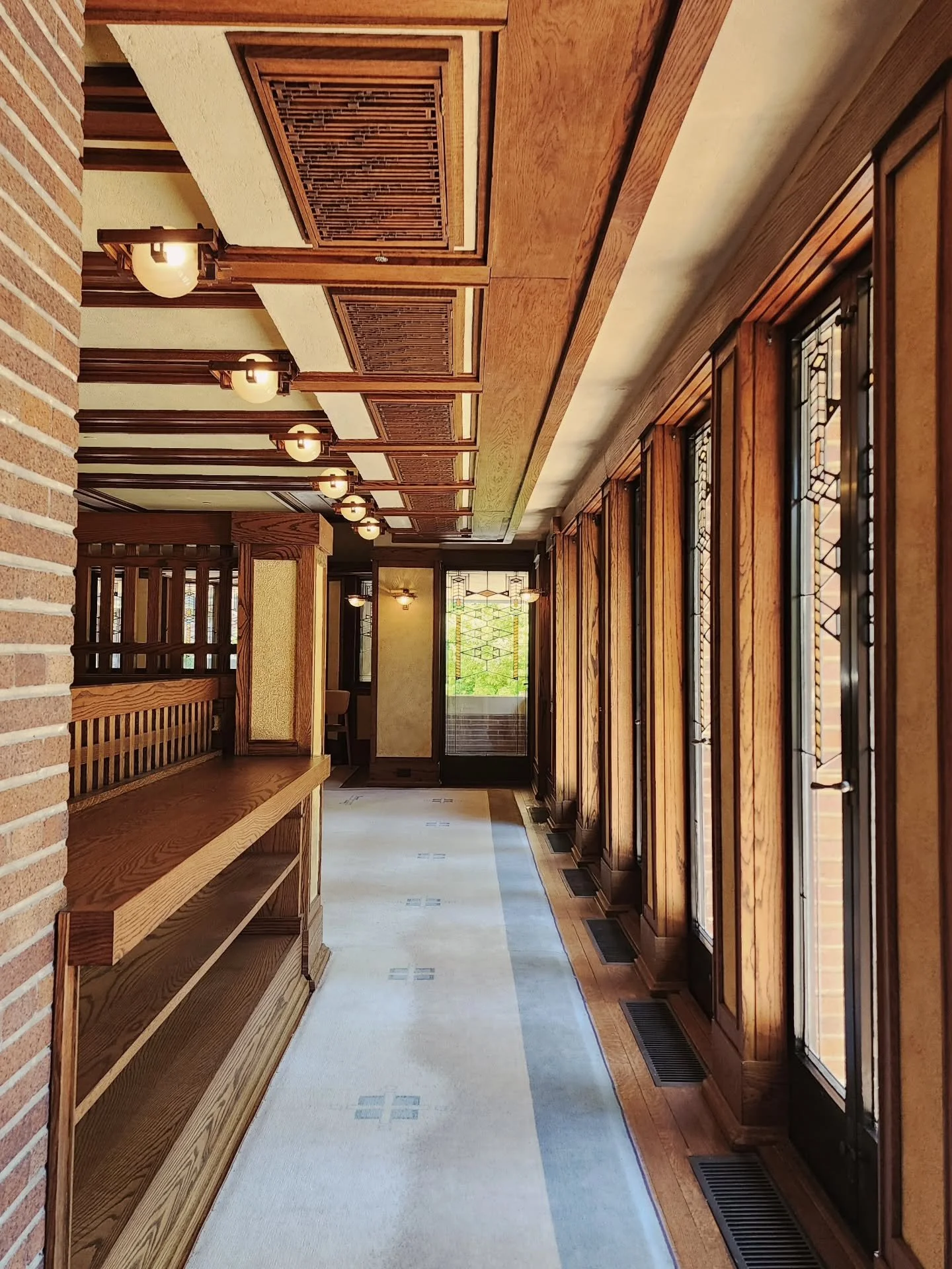 In Chicago for @lizsteelydan and her nuptials to @flyinggroucho

 @keith.irl has spoiled me with art and architecture for my 43rd birthday.

1 FLW Robie House
2, 3, 4 FLW home and studio
5, 6 Terracotta Row
7 Chicago Cultural Center
8 The Rookery 
9,