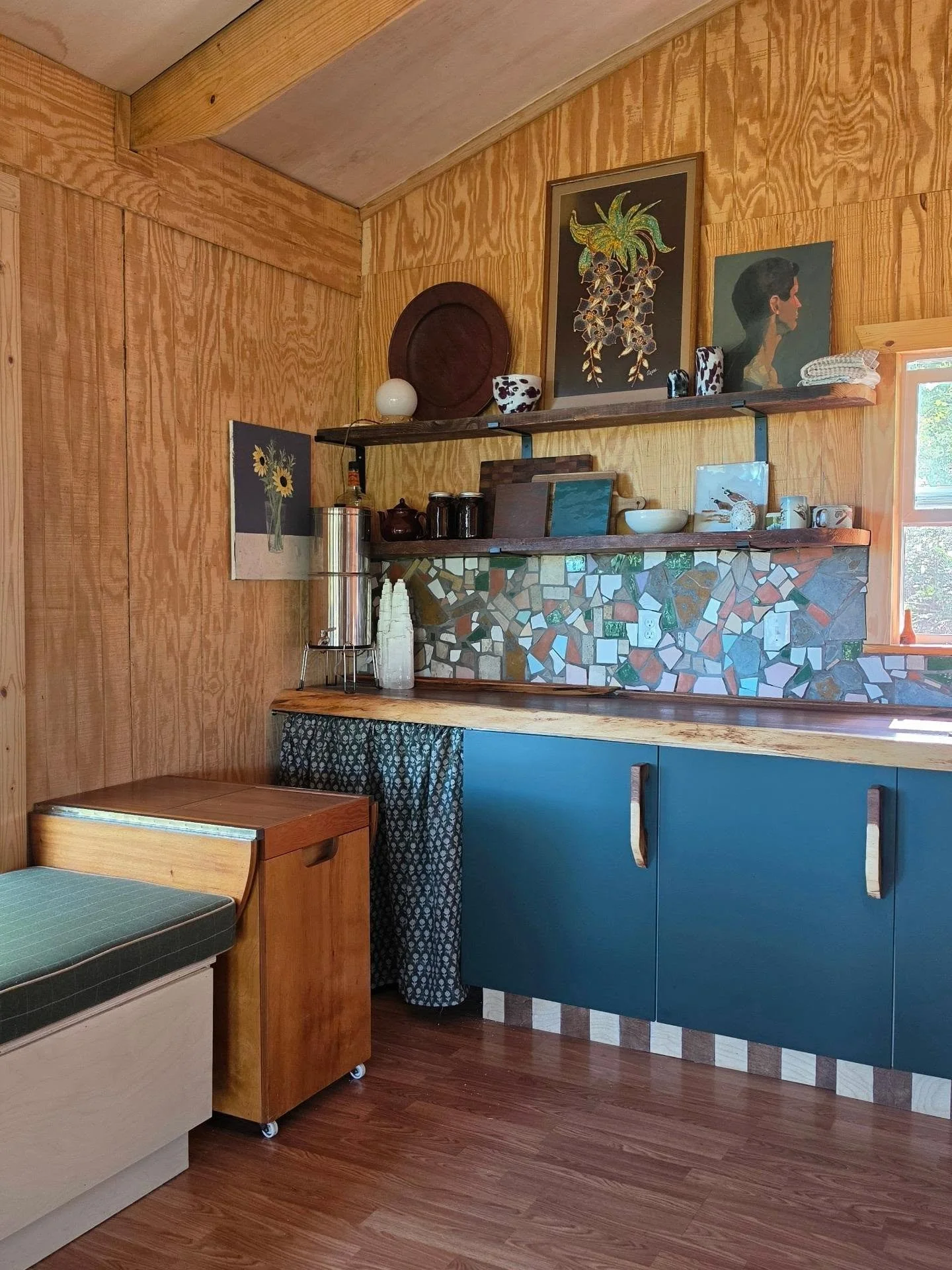Dad died, dog died, mom actively dying, hurricane on the way, I guess it's okay that I've been sleepwalking through life and not feeling like posting. Buried under the weight of depression and guilt, ever so slowly I've started showing some signs of 