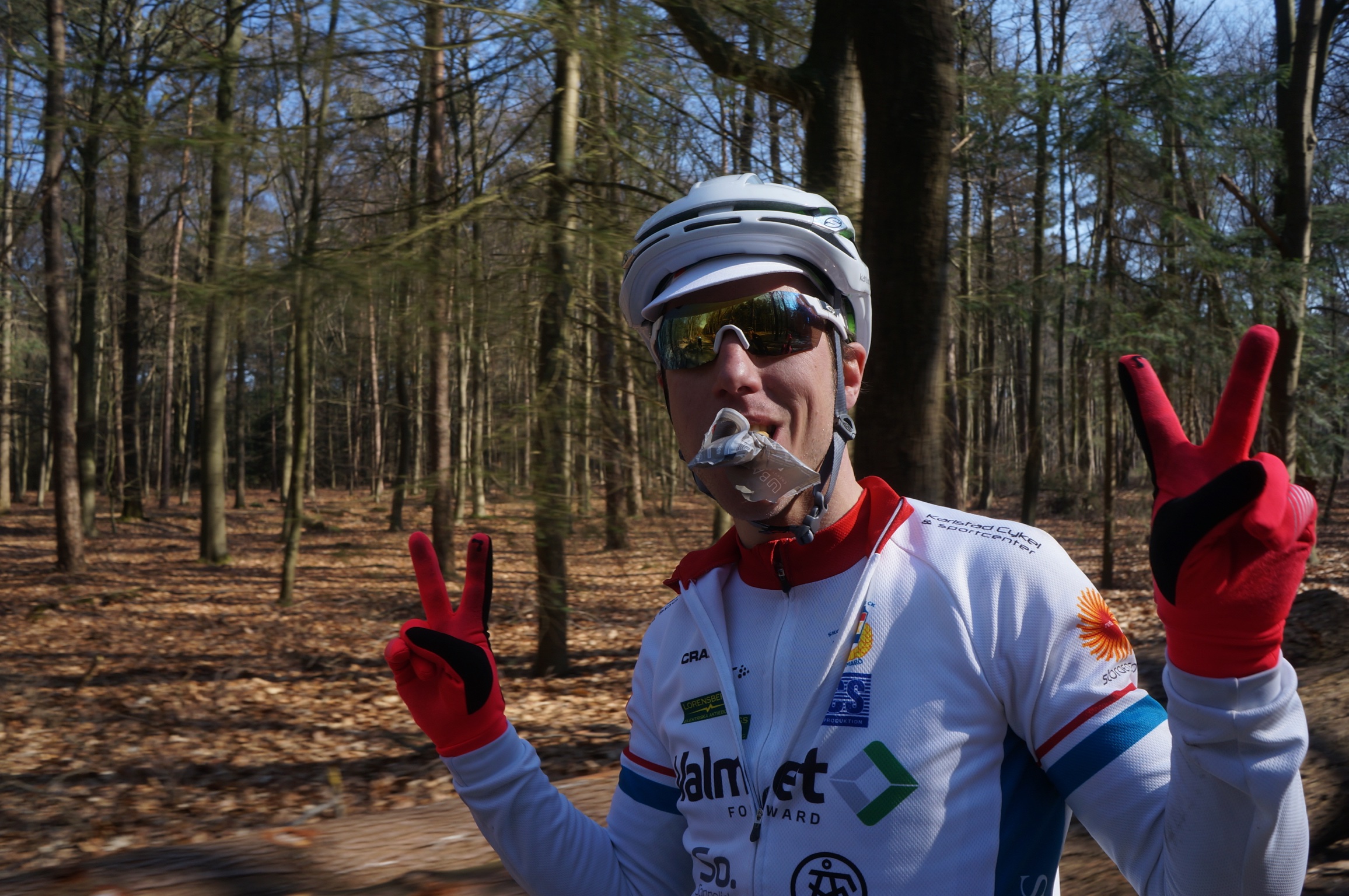 Heltidsjobbande familjefar som ömsom tävlar i H30, ömsom tävlar i elitklassen Med stor hjälp av Simon Galle och Toppfysik har jag, trots avsaknad av cykelbakgrund och med heltidsjobb och familj att ta hänsyn till kunnat tävla och konkurrera i den svenska elitklungan. Att ta hjälp med coachning och träningsplanering avlastar mycket och låter mig fokusera all tillgänglig tid på själva träningen. Även vårlägret i Holland var en riktig höjdare och rekommenderas starkt som en formspetsare inför den svenska säsongen.