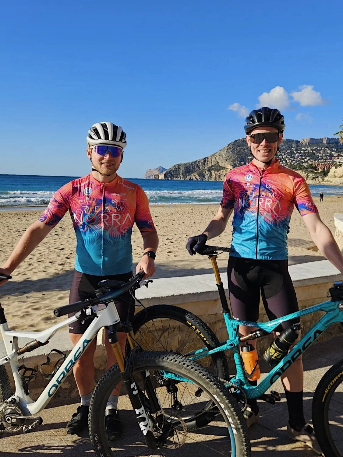 First race with @teamnorra and @axellindh kicking off in Calpe, Spain on saturday with the first round of the World Cup @heroucimarathonworldcup 🤩🇪🇸

New clothes day AND new bike day just in time for the race 🤤

Track is typical Spain, rocky clim