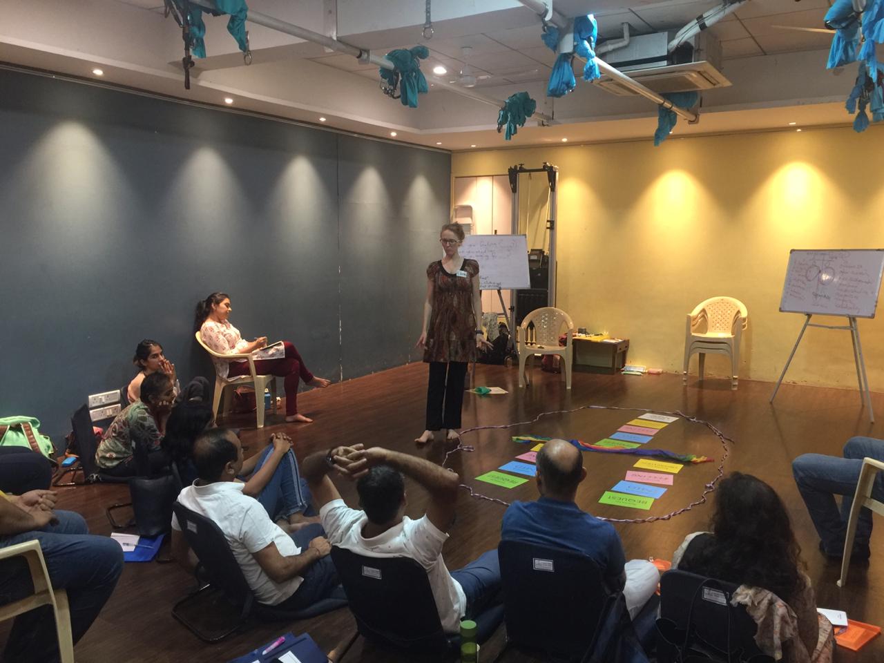 L’aura Joy, facilitating a workshop on NVC (Mumbai, Dec 2018)
