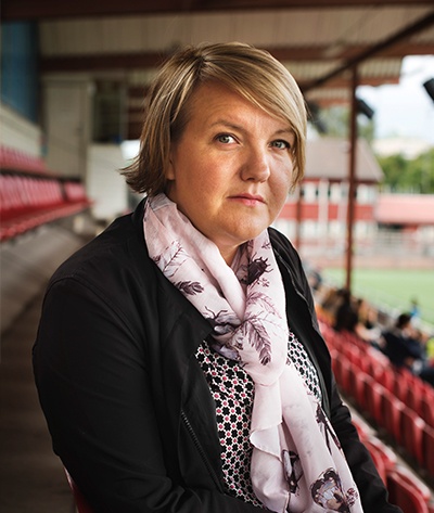 Linda Wijkström Generalsekreterare för Elitfotboll Dam Linda är generalsekreterare sedan sju år tillbaka för Elitfotboll Dam, en intresseorganisation inom fotbollen för Damallsvenskan och Elitettan. Hon har ett antal nationella och internationella uppdrag som t.ex. vice ordförande i European Club Association (ECA) damkommitté, observer i UEFA Damkommitté. Hon är även deltagare i Svenska Fotbollförbundets arbetsgrupp gällande jämställdhet och mångfald. 