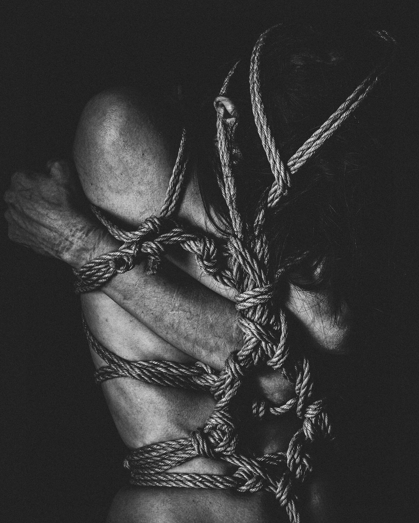 Sometime we do ropes...
👩&zwj;🦳 NoctuaNoir
📷 @tako_octobrachia
🌅 https://bit.ly/3fGIGR9

#photo #pic #noflash #picture #art #beautiful #body #model #amazing #composition #focus #capture #moment #fineart #color #colorphotography #kinbaku #rope #yu