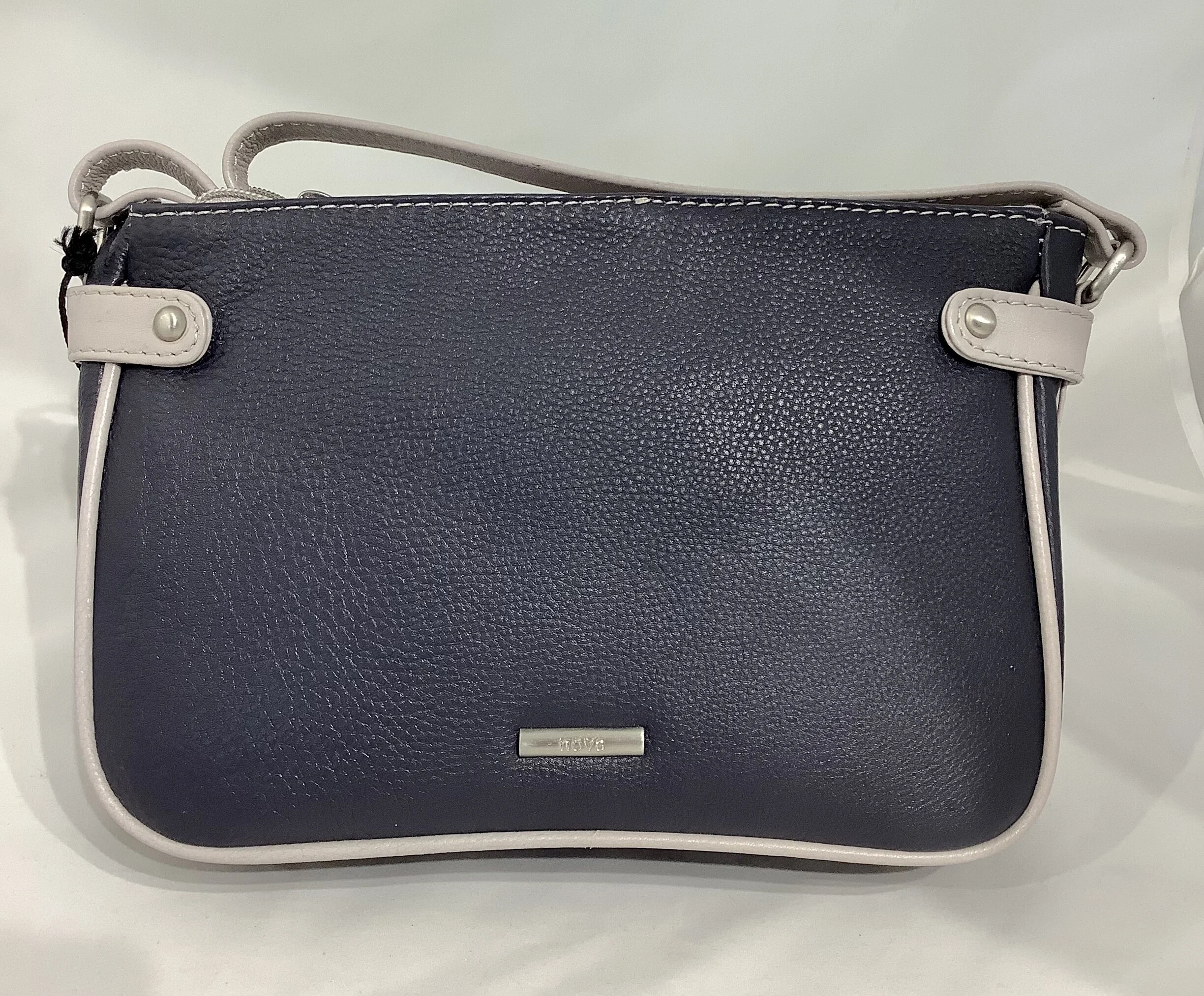 9E71645B-5D36-4FDB-A8FD-FC0F0C15E9FF