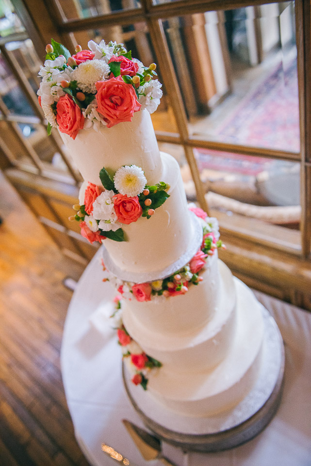 NH Wedding Photographer: wedding cake