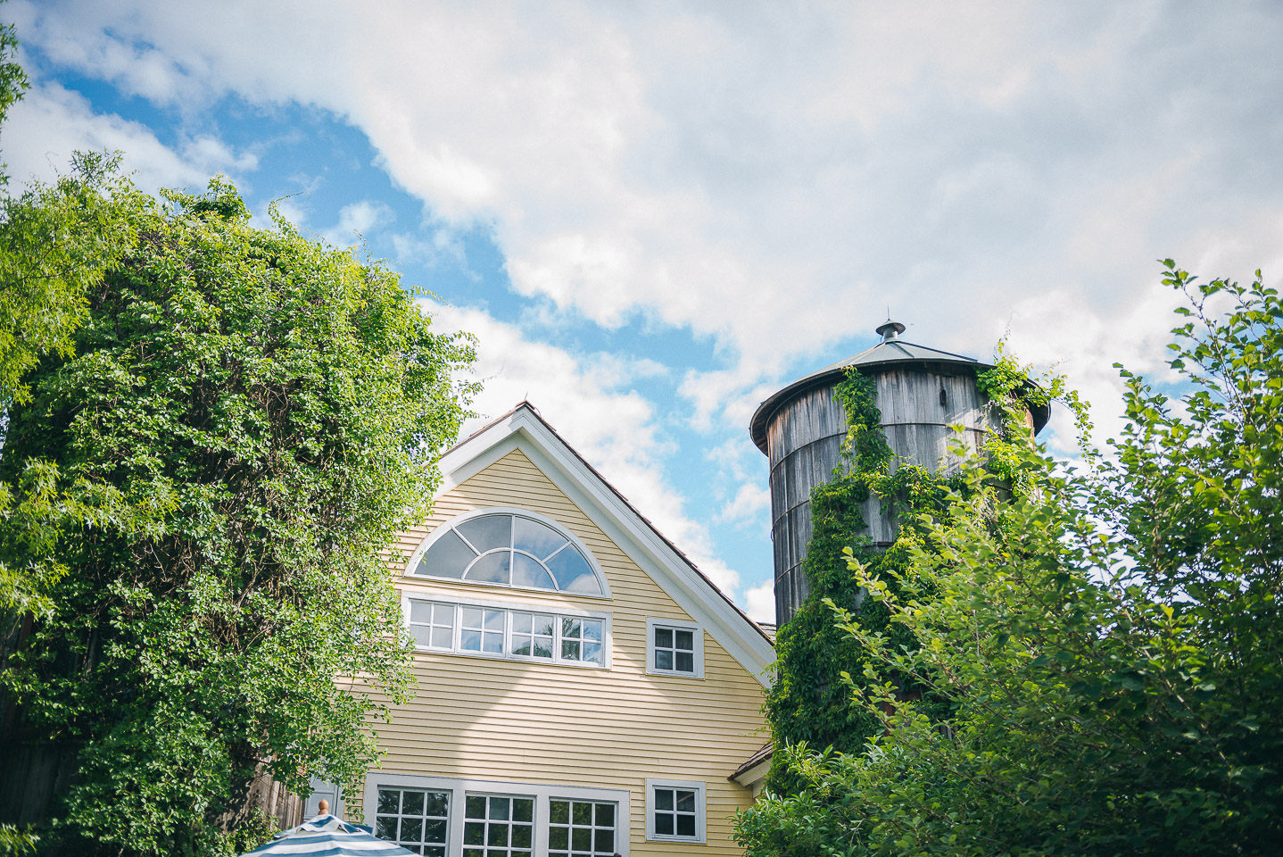 NH Wedding Photographer: outside of venue BVI