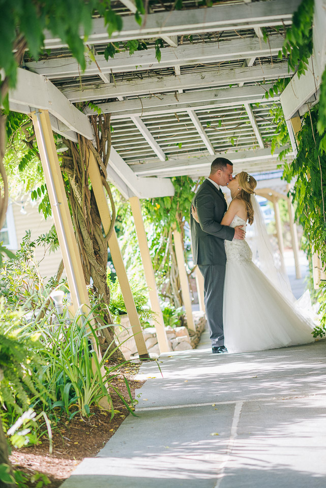 NH Wedding Photographer: bride and groom kissing 