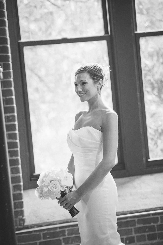 NH Wedding Photographer: bride with bouquet