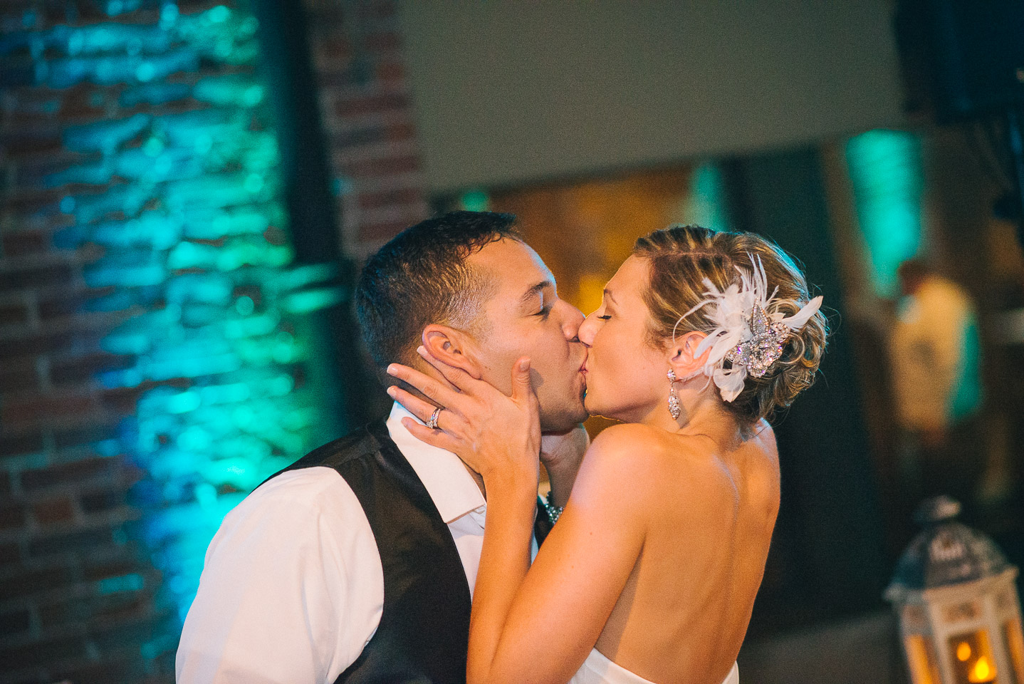 NH Wedding Photographer: cake cutting kiss