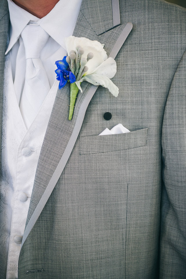 NH Wedding Photographer: groom's boutonniere 