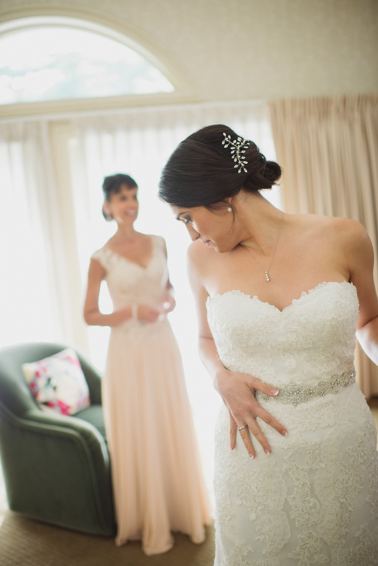 NH Wedding Photographer: BVI bride getting ready