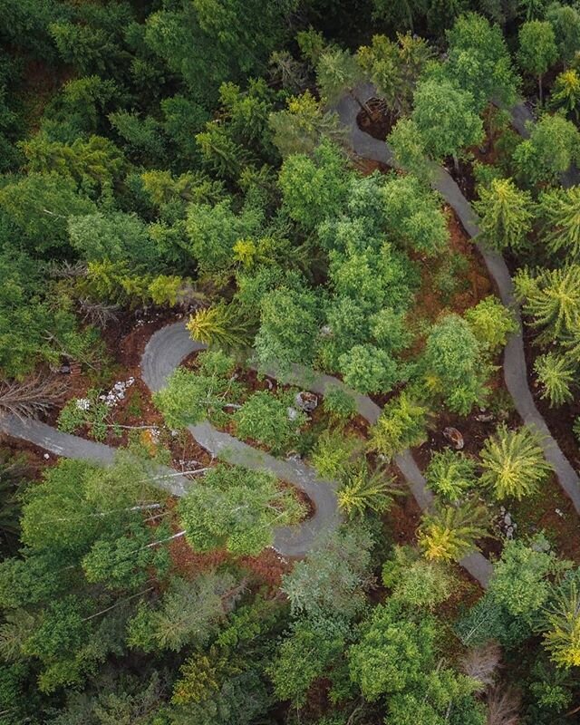 - Work in progress -
Nedre del av den 15km lange stien begynner &aring; ta form! Maskin-kraft til &aring; kj&oslash;re ut grus og muskelkraft til &aring; h&aring;ndshape, er en god kombinasjon!
📸: @brynjartvedt
-
-
-
-
-
-
-
-

#TrailheadNesbyen #Ne