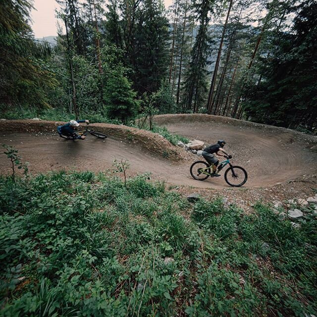 First we build the trails, then we ride them. 📸:@brynjartvedt
-
-
-
-
-
-
#TrailheadNesbyen #Nesbyen #Hallingdal #TrekBikes #TrekNorge #RideBontrager #TrekBikesNorge #Eventur #GiroNorge #Terrengsykkel @TrekBikes @GiroNorge @CamelBak @Trailguide #sti