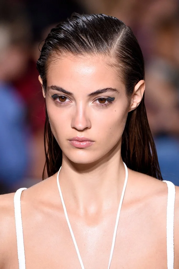 Jason Wu: Side parted wet hair effect