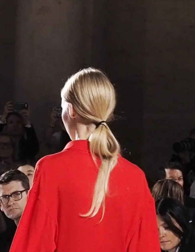 Victoria Beckam: Loose Half-up Ponytail