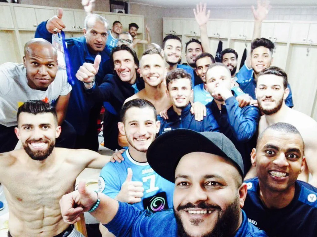"We are like a family in this club". Lukasz with Nebojsa Jovovich & Al-Faisaly players (Nebojsa Jovovich twitter)