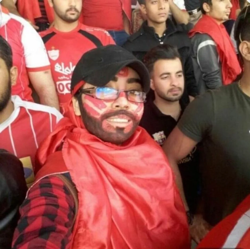Women are trying to into the stadium dressed as men (@openStadiums in Twitter)