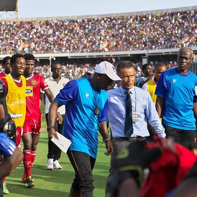 One of the most stressful jobs in African football. Kenichi at his days as Hearts of Oak’s coach (Kenichi Yatsuhashi Facebook page)