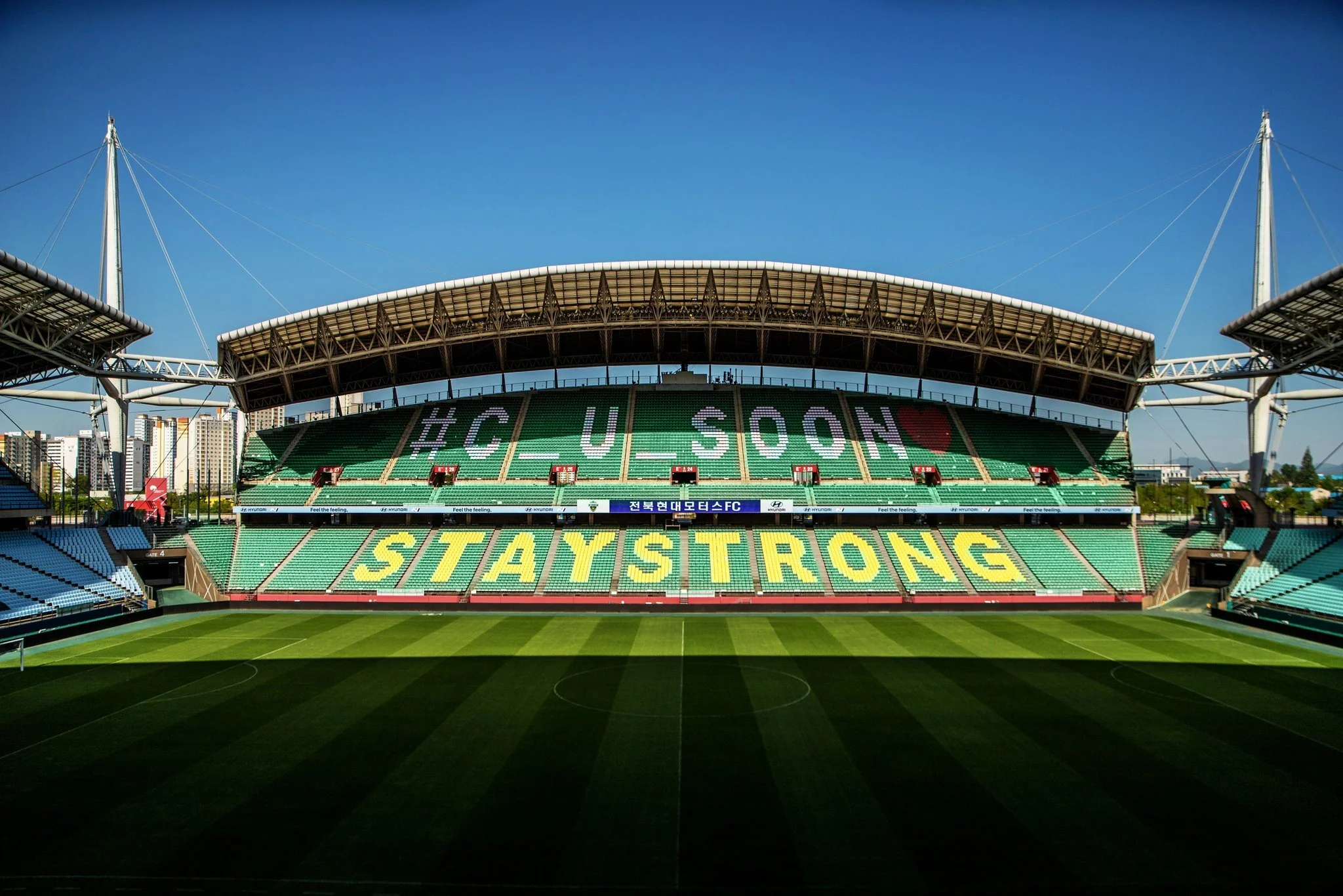 Coronavirus Times: Lee Dong Gook Opens the K League