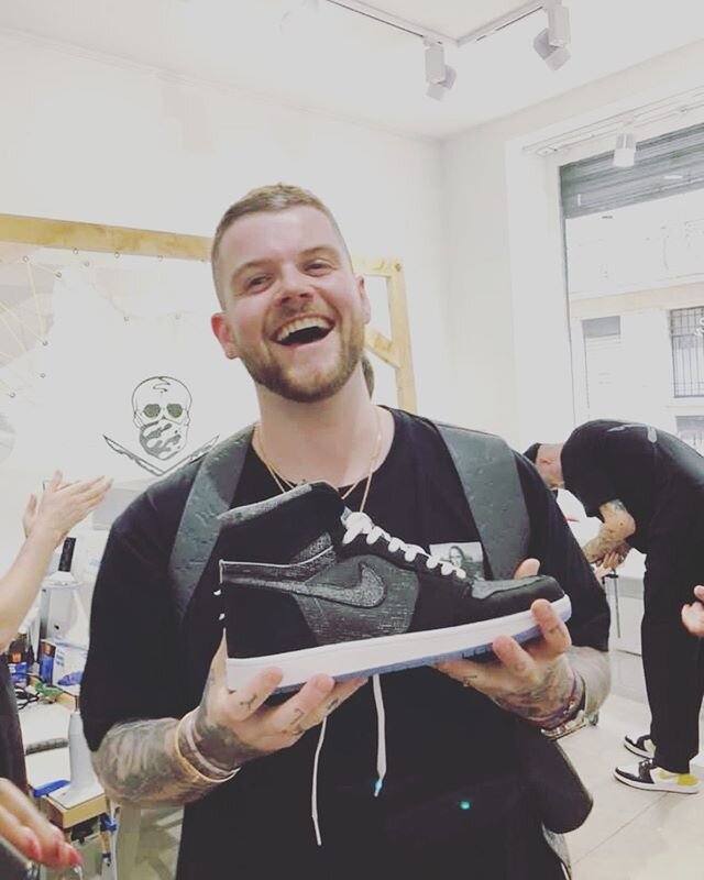 Looking back to a year ago today when I completed Shoe School and made my own Nike Jordan 1 sneakers in Paris. Brings me so much joy seeing this again. 😀