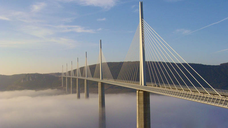 worlds-tallest-bridge-millau-viaduct-france-2.jpg