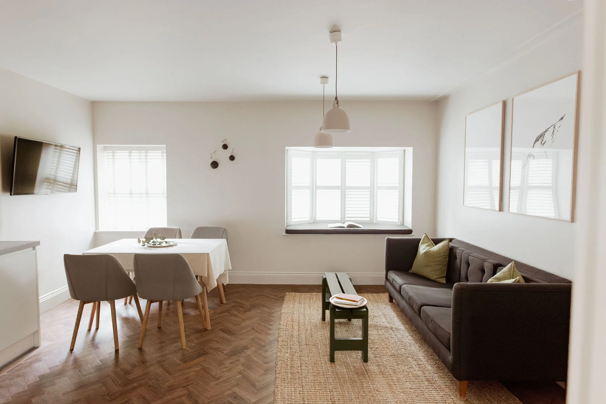 Restaurants in Hull, Places To Eat in Hull, Hideout Hotel