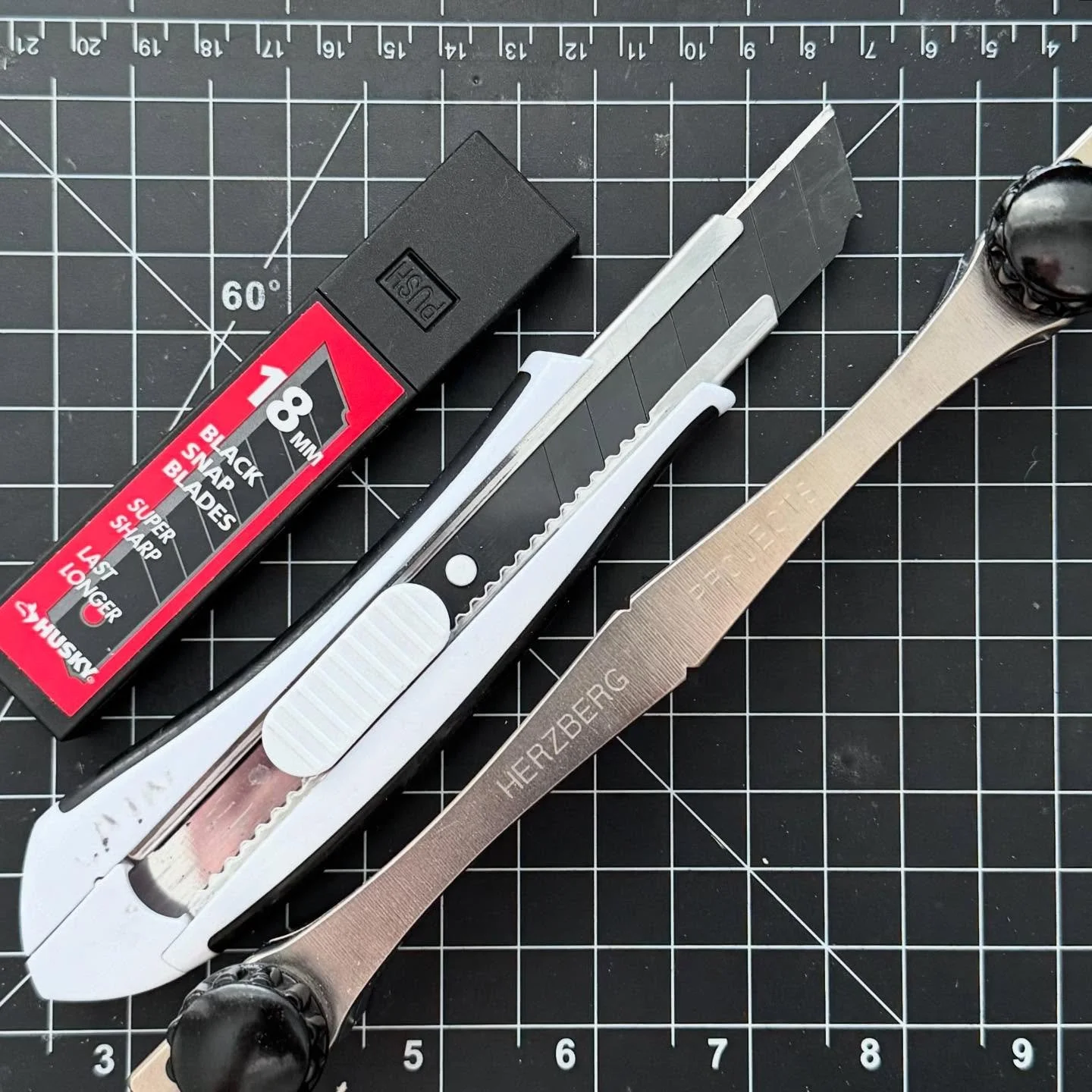 Switching to high carbon steel snap blades has been a gamechanger. Shaping is so much easier and faster. #reedmaking #doublereed #bassoon