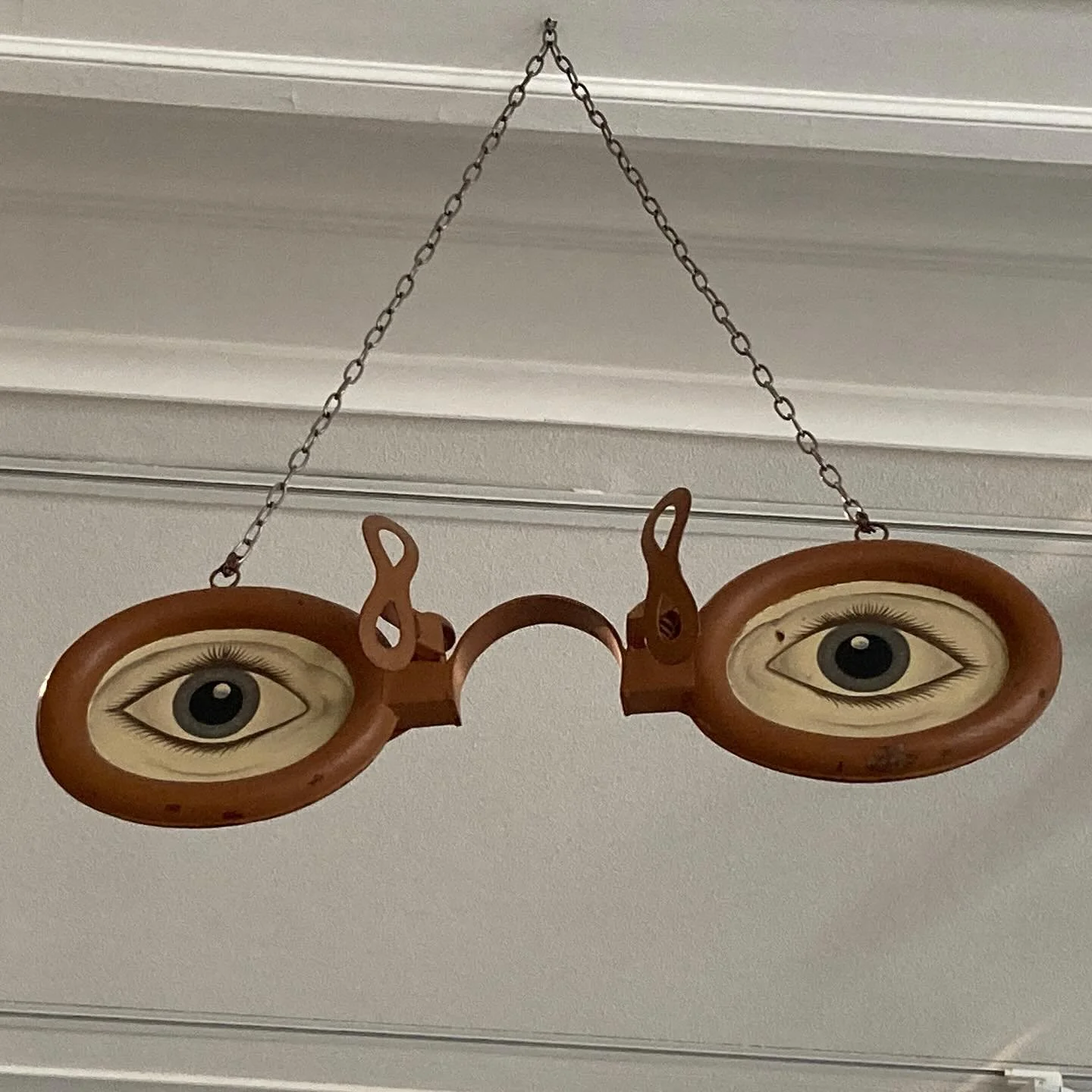 There is in Paris at 23, rue Madame de S&eacute;vign&eacute; a truly wonderful museum - and one that I&rsquo;ve always wanted to visit : the @museecarnavalet . 

It has the most incredible collection of old shop and street signs alongside photos of t