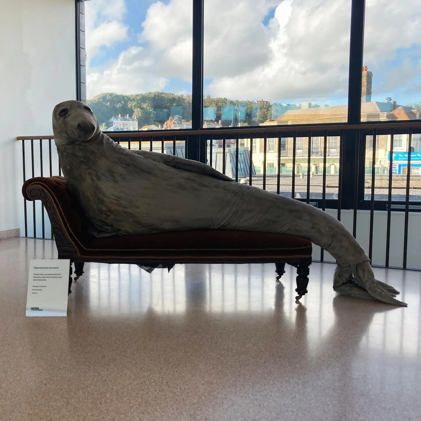 Meet Geoffrey&hellip; he really seals the show! 

Great to see Undersea @hastings.contemporary 
beautifully curated by @jamesrussell66 

Catch it while you can - last day Sunday!

#lauraford
#edwardwadsworth
#tomanholt 
#thomaslowinsky 
#KlodinErb
#p
