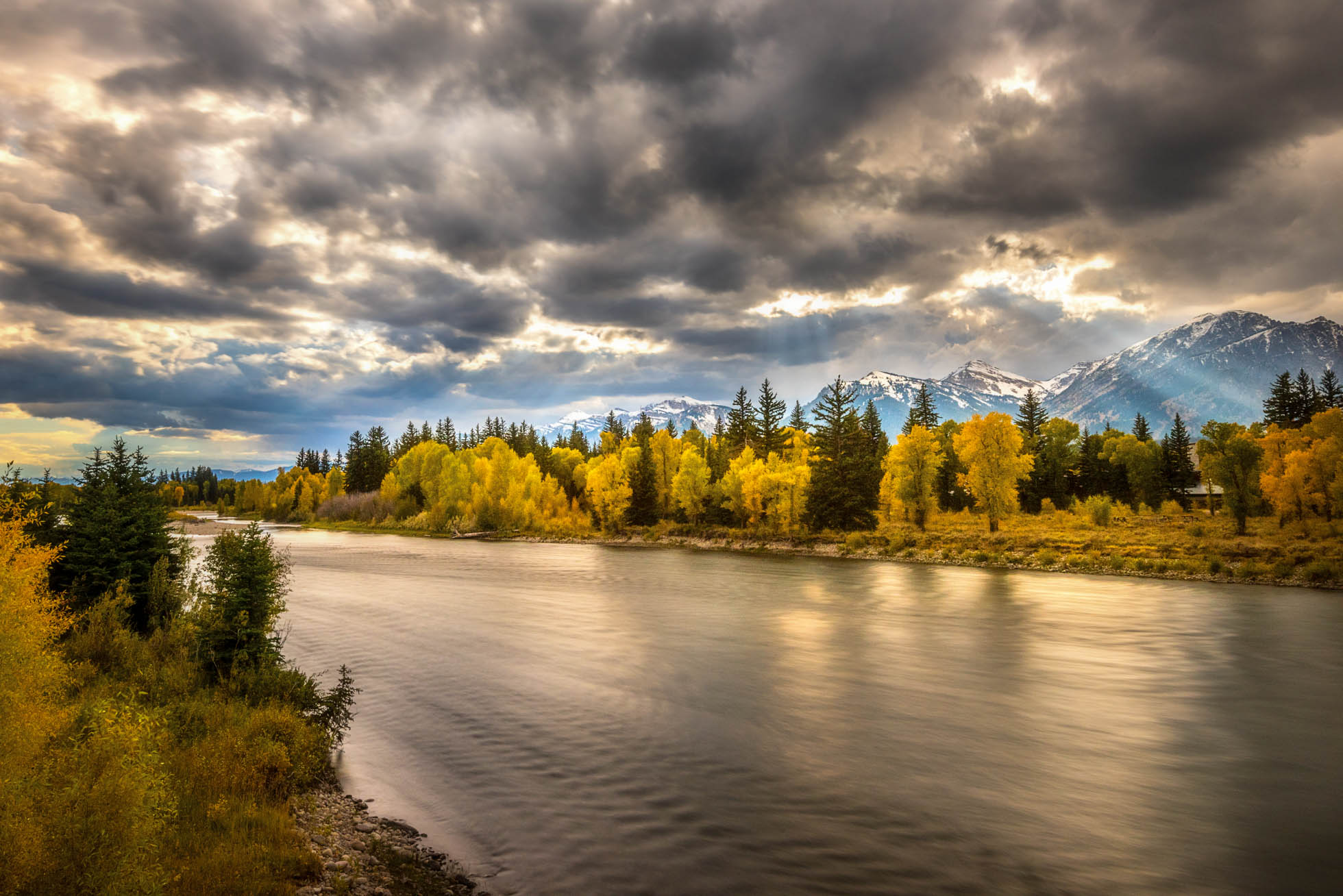 Snake River fall sun rays.jpg