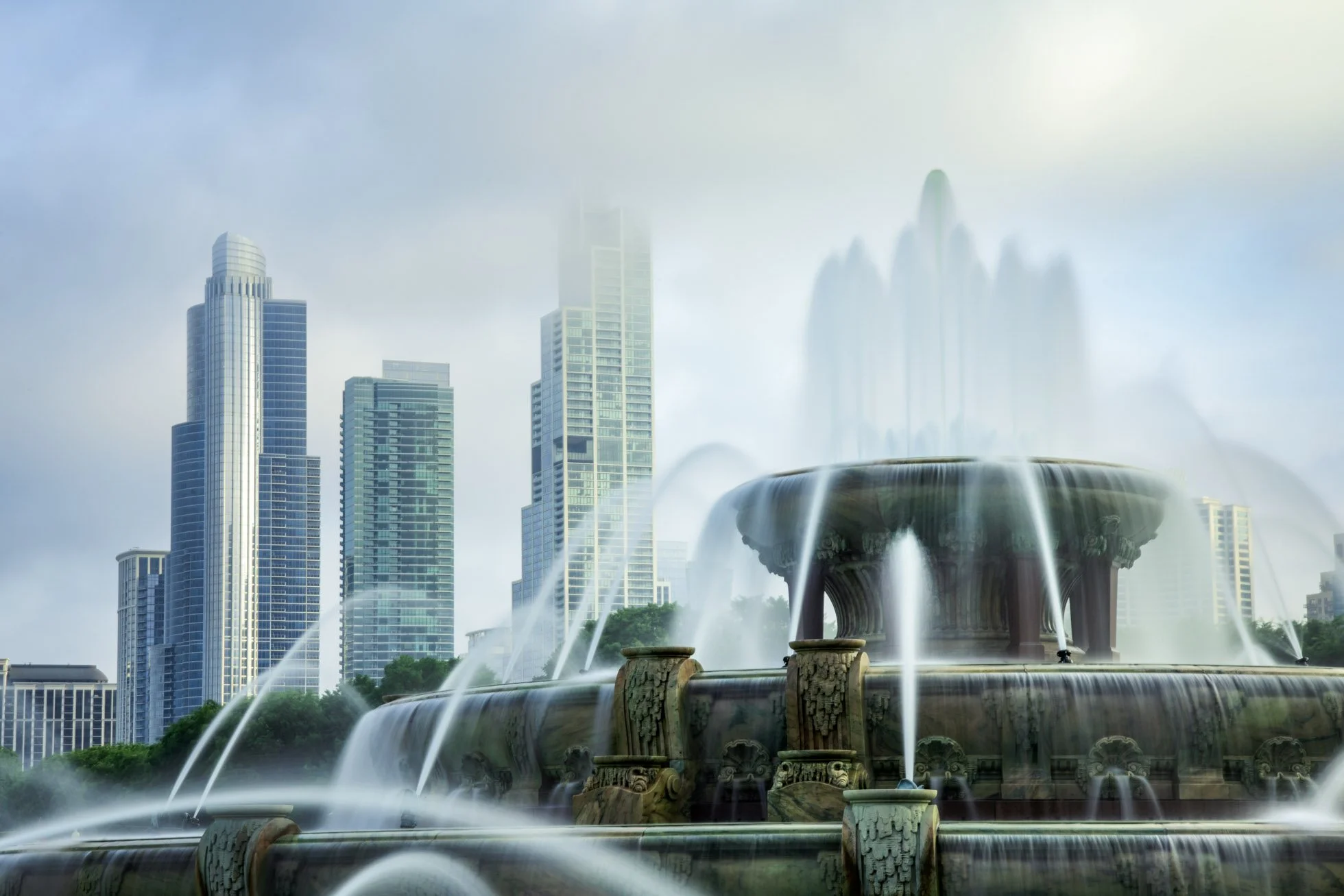 Buckingham Fountain in the fog KRP COOL-01.jpg
