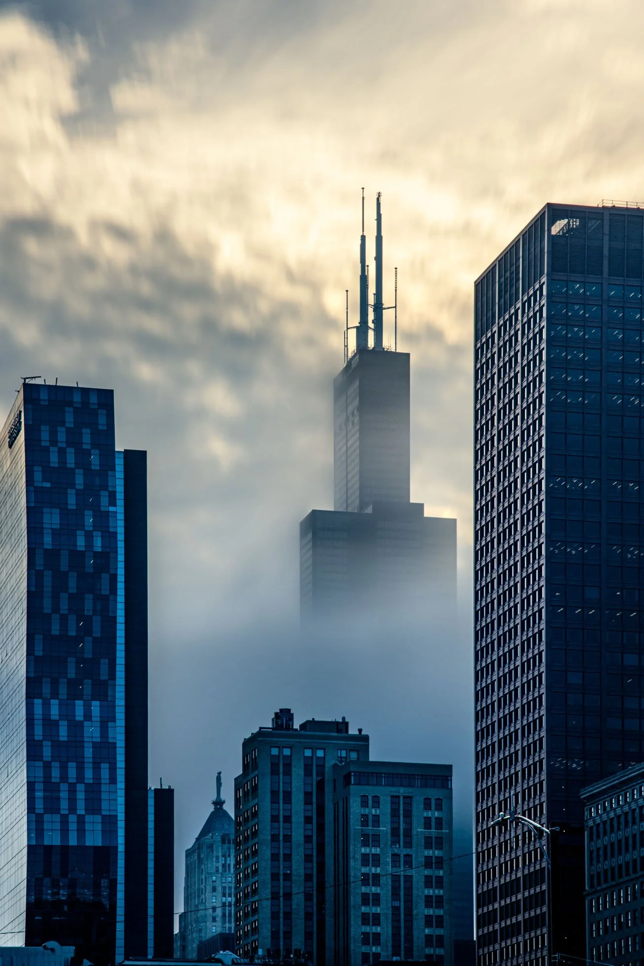 Willis Tower in the Clouds krp-01.jpg