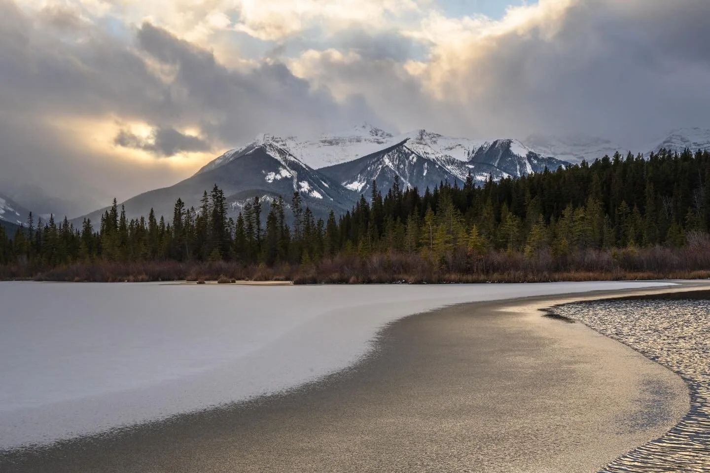 Hope everyone is staying warm! Cold and snowy here in the Midwest. We got dumped on with snow. Didn&rsquo;t get to get out and photograph but hopefully will with future snow ❄️ 
Loved my time photographing in Banff earlier this month. The curve of th