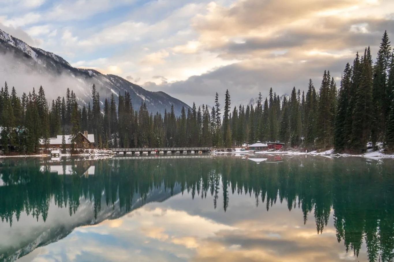 What a beautiful evening at one of my favorite lakes in the Canadian Rockies 💙
.
.
.
.
.
#magicintherockies #capturemagicretreats #womencapturemagic #ourfotoworld #futurewomenphotography #womenphotographersus #women_photographyworldwide #canadianroc