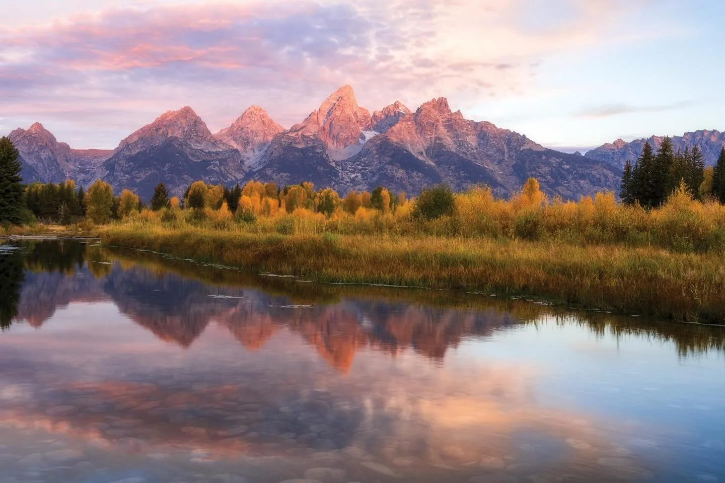 2026 is here and I can&rsquo;t wait to return to the Tetons in the spring and fall to lead my ladies retreats! Looking forward to views like this ❤️
.
Join me May 31-June 4 or  October 2-6! Details on my website!
.
.
.
.
.
#magicinthetetons #capturem