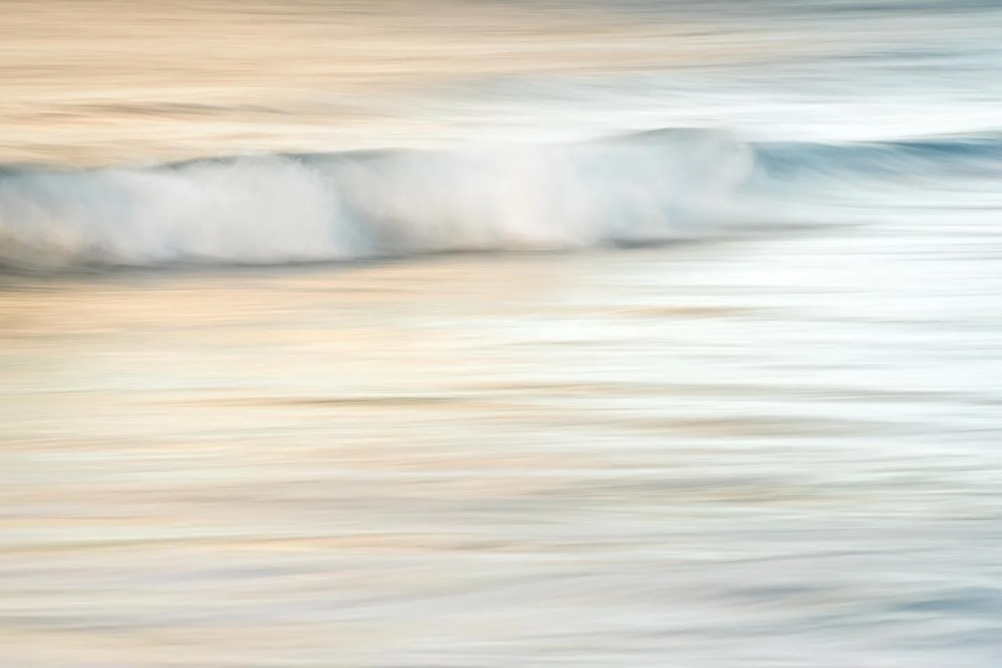 Something about the sea feels so calming when life is unsettling. Looking forward to returning to Kauai this year and spending time photographing the ocean 🌊 
.

A group of photographers from @womencapturemagic have come together to share our love o