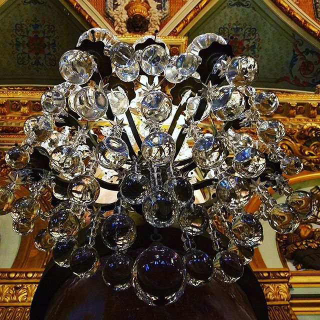 Inspiration is everywhere... Today's site visit at The Breakers Mansion in Newport, RI.

#planner #mansion #ri #eventplanner #eventdesign #crystal #weddings