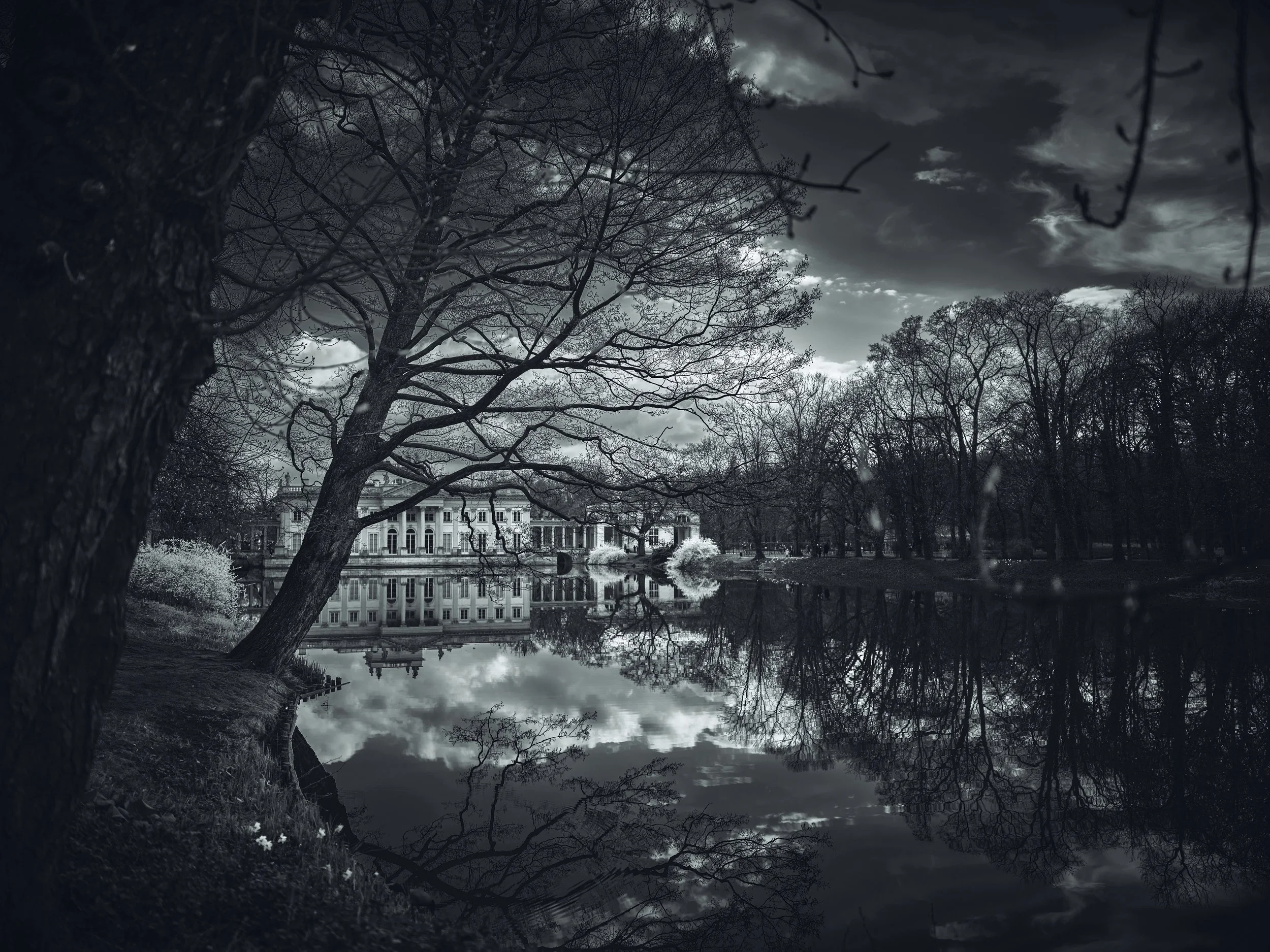  [ Royal Baths Park, “Lazienki Krolewskie” in polish, largest park in Warsaw ]  