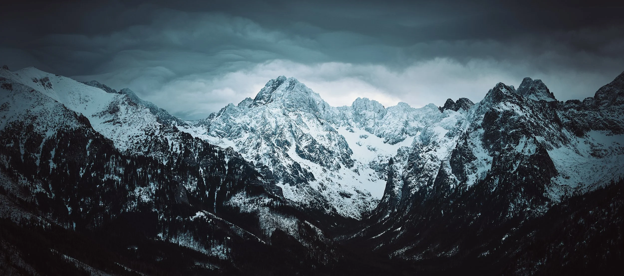   [ same spot, opposite direction - looking from “Gesia Szyja” summit in High Tatras at the highest mountain here - “Gerlachov Peak” 2654 m, February 2024 ]  