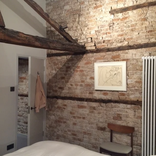 Kennington Lane - Master bed 2.jpg
