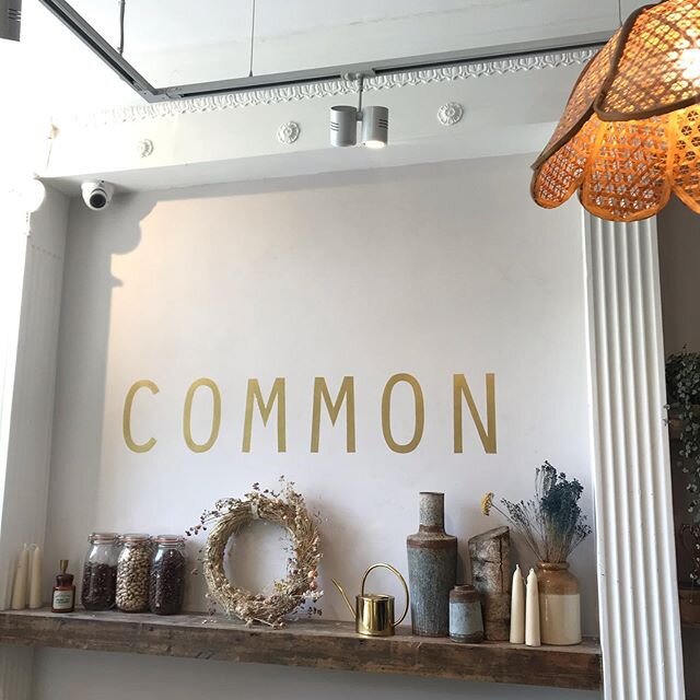 So good to see independent coffee shops open again. I love the interior styling here.. coffee is excellent too. 
@commonclapham
#clapham #london #coffee #interiorstyling #interiorinspiration #interiordesign #stylist