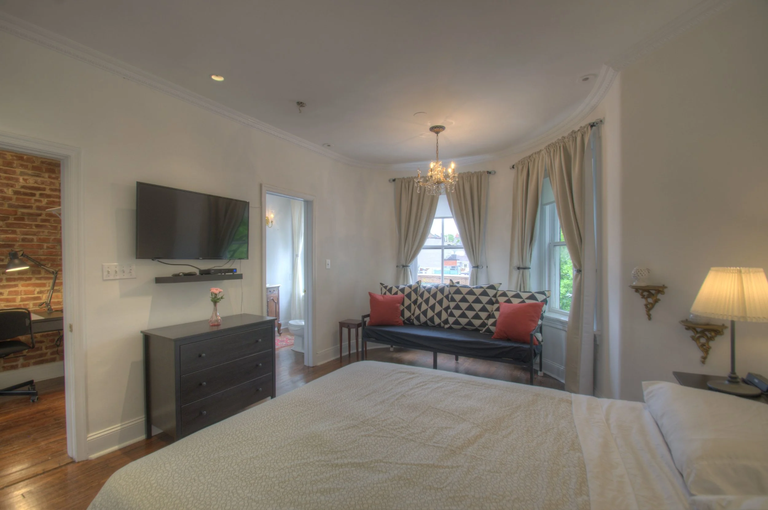 Master Bedroom a.jpg