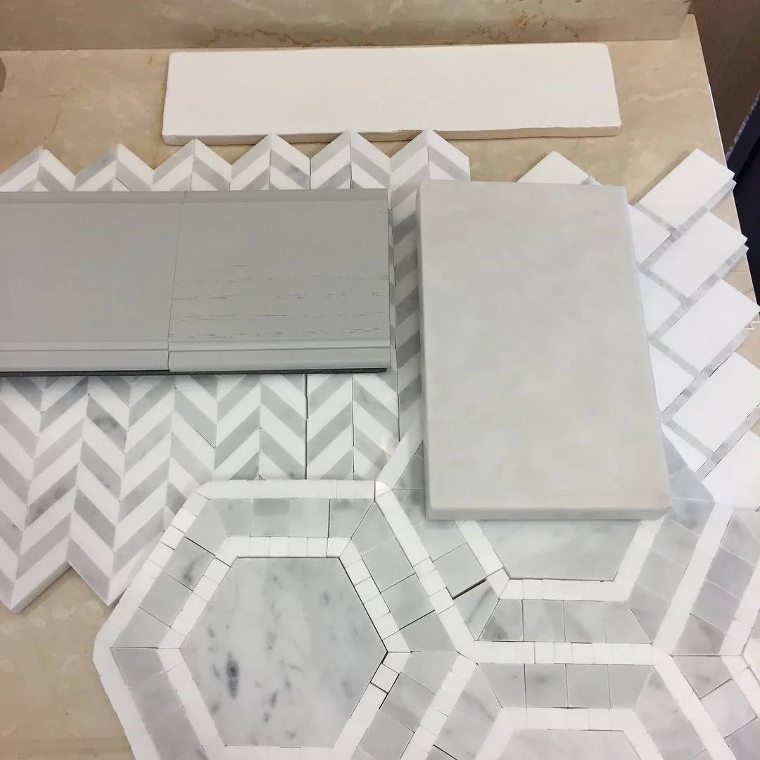 Option A - fun, marble floor and white walls (maybe wallpaper?) or Option B - beige walls and simple marble floor?? #masterbath #aptproject #interior #interiors #interior123 #interiordesign #interiordetails #interior4all #interiorspace #interiorlover