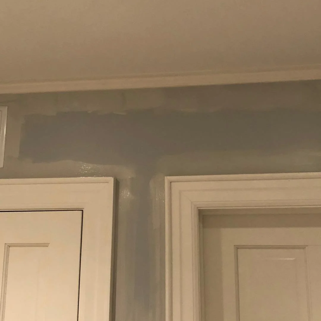 Why I&rsquo;ve learned to paint boards and test in every part of a room. This grey color ended up looking blue in a dark hallway. Finally fixing it after seven years!  #botchjob #benjaminmoore #interiors #interiors123 #finallyhappy #lessonlearned