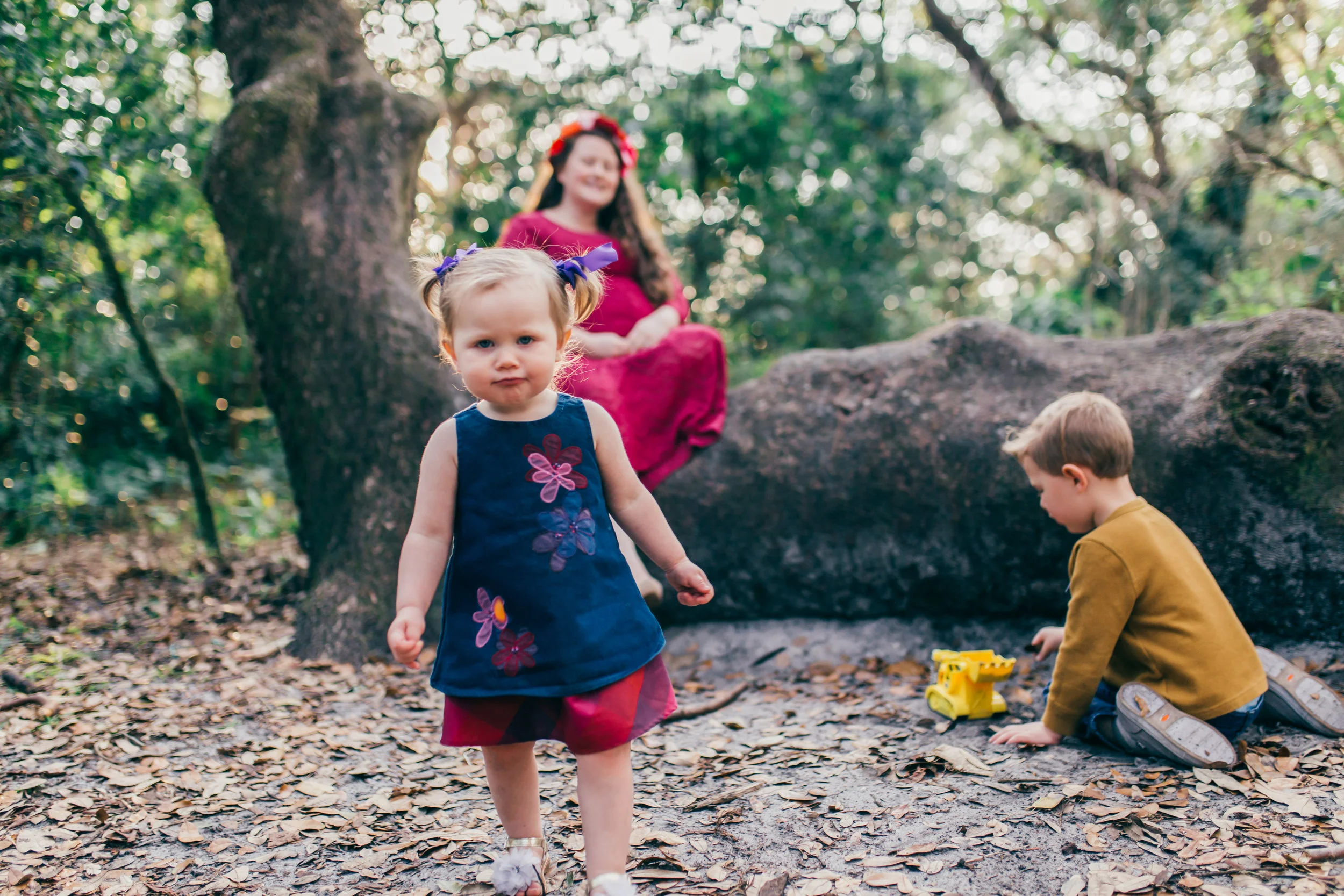 Ha! Look who photobombed the shot. And that face... :)