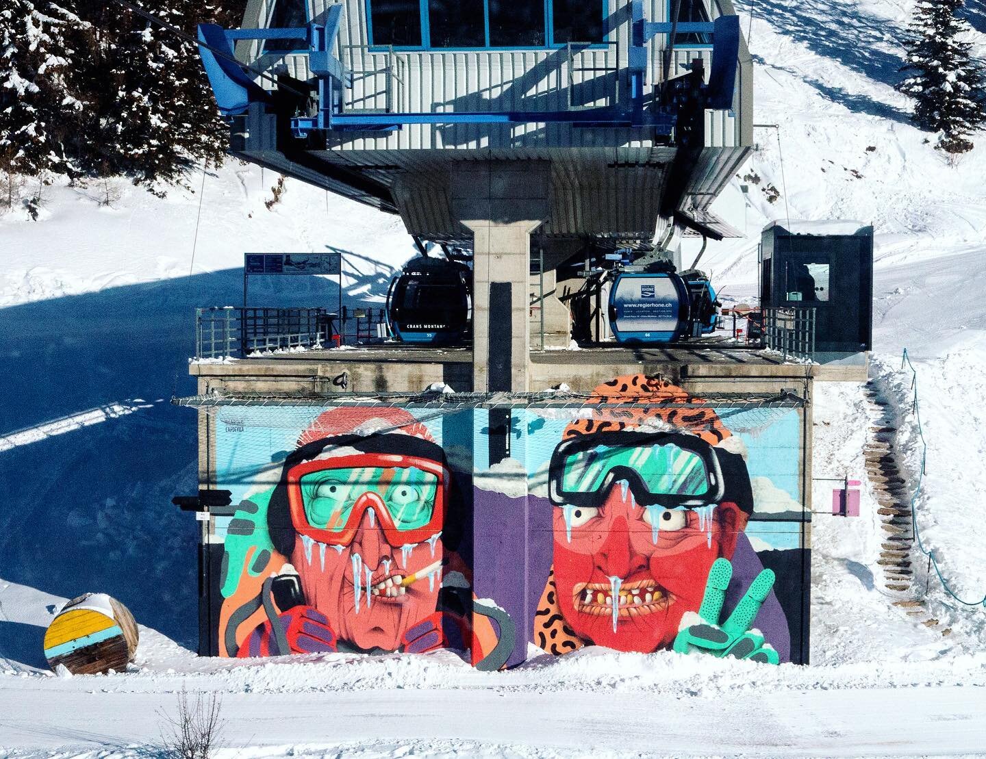 2016 ⛷❄️❄️❄️
@visionartfestival 
.
.
.
#streetart#streetartswitzerland#skiresort#estaciondeesqui#mural#muralart#artswitzerland#urbanart#painting#art#femaleartist#femalepainter#artlife#marinacapdevila