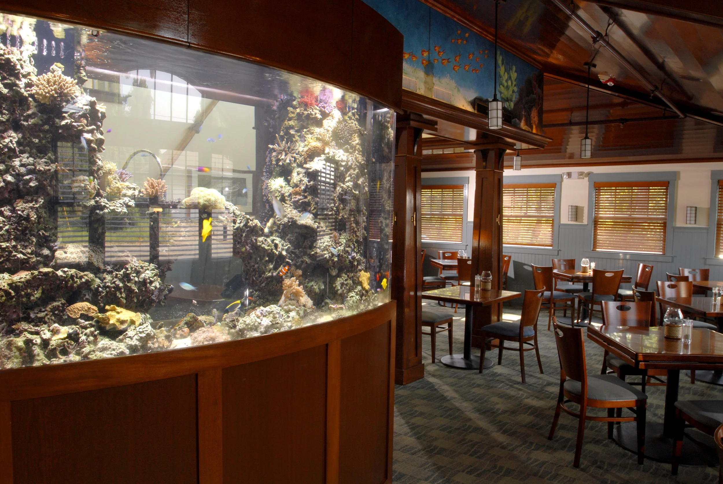 FISHHOU8.JPG