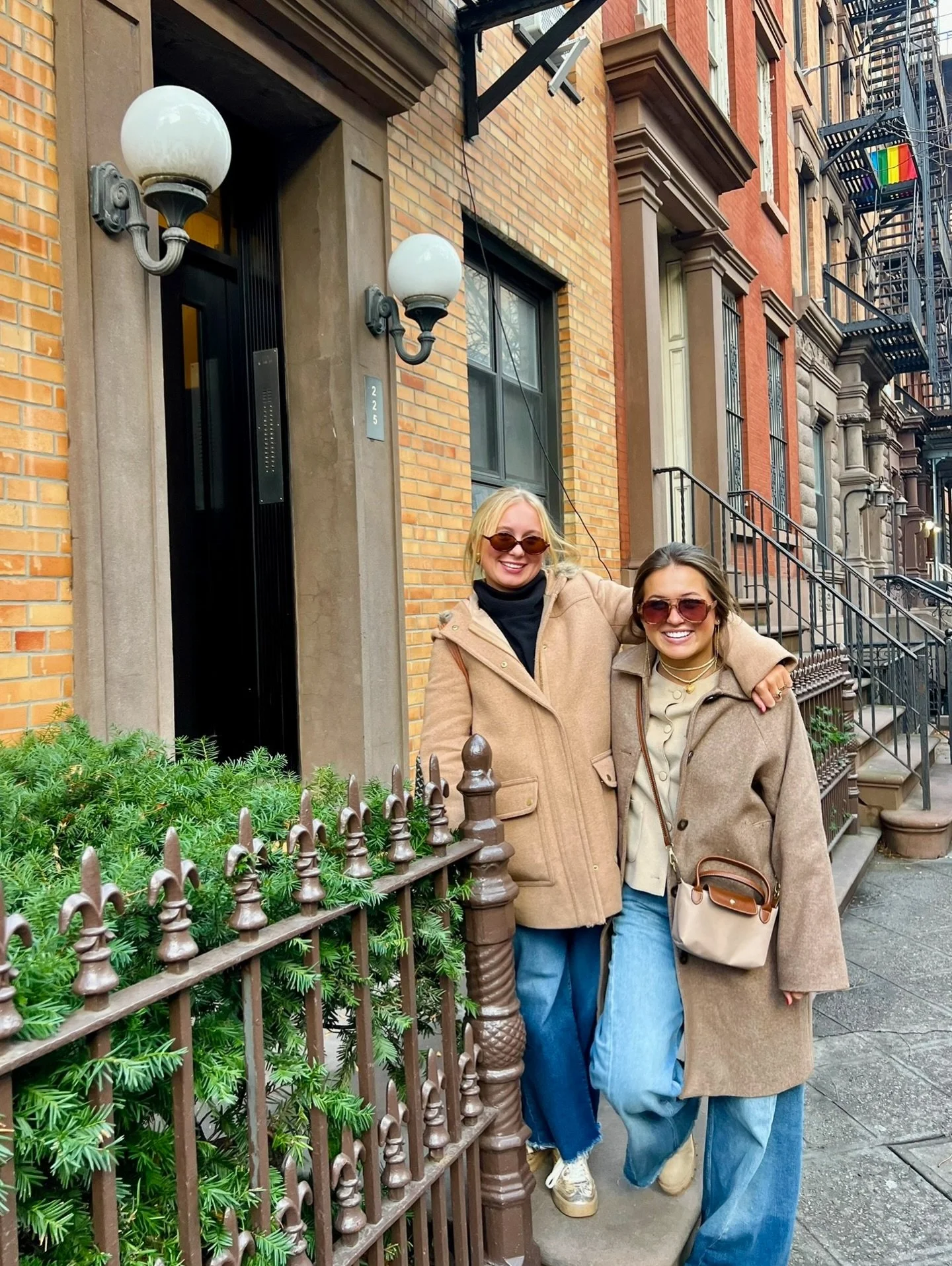 Meet the Holmes sisters!! Hollis and Eliza Holmes found their homes in Kappa Delta and Delta Delta Delta while going through college together at Clemson University.

Read about their panhellenic experience using the link in our bio! 🤍

#Sisters #Lov