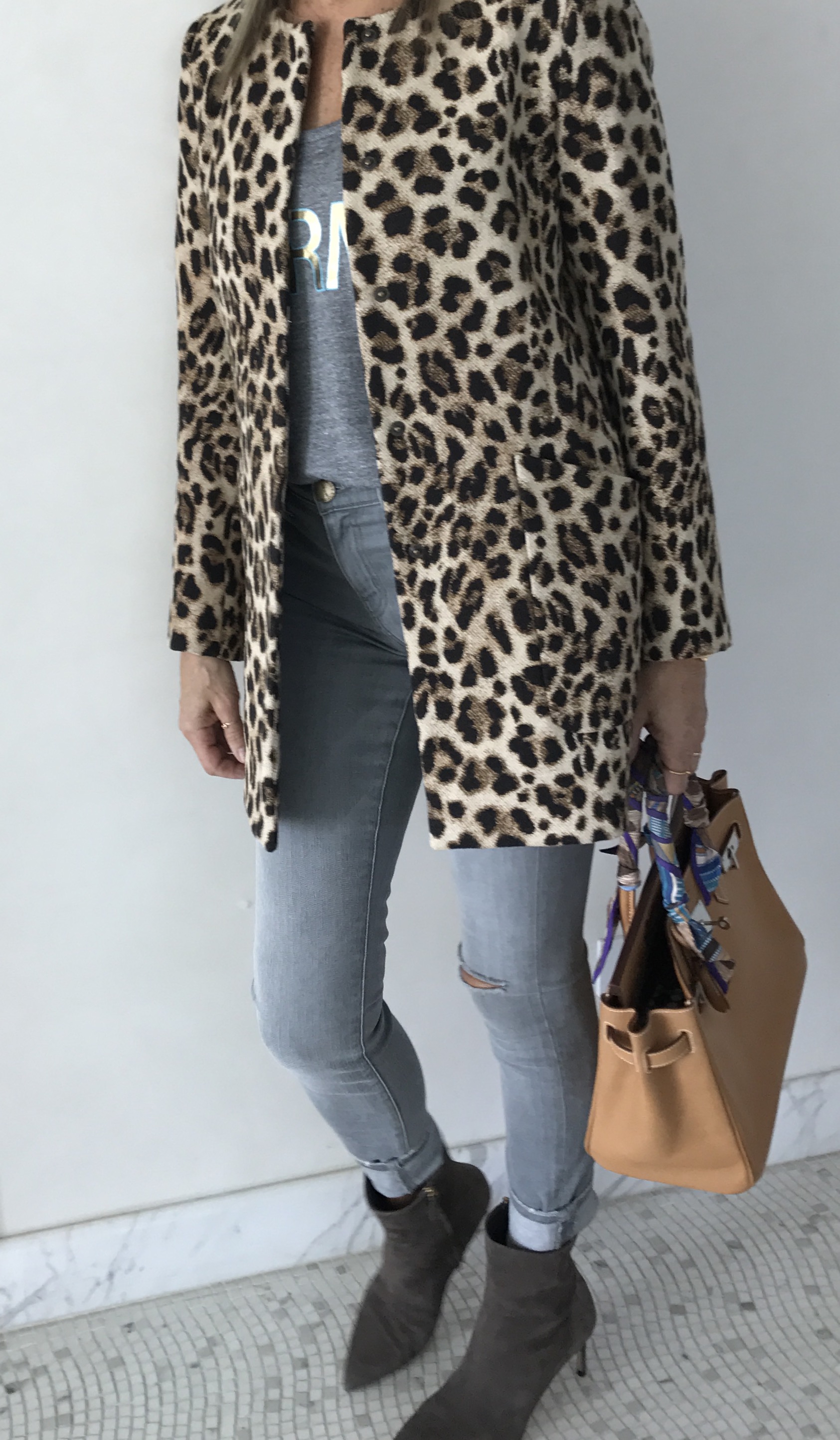 This leopard print topper from Zara is so neutral that it literally goes with any color and elevates my tank and jeans to a new level. It's chick and sophisticated and is perfect day or night!